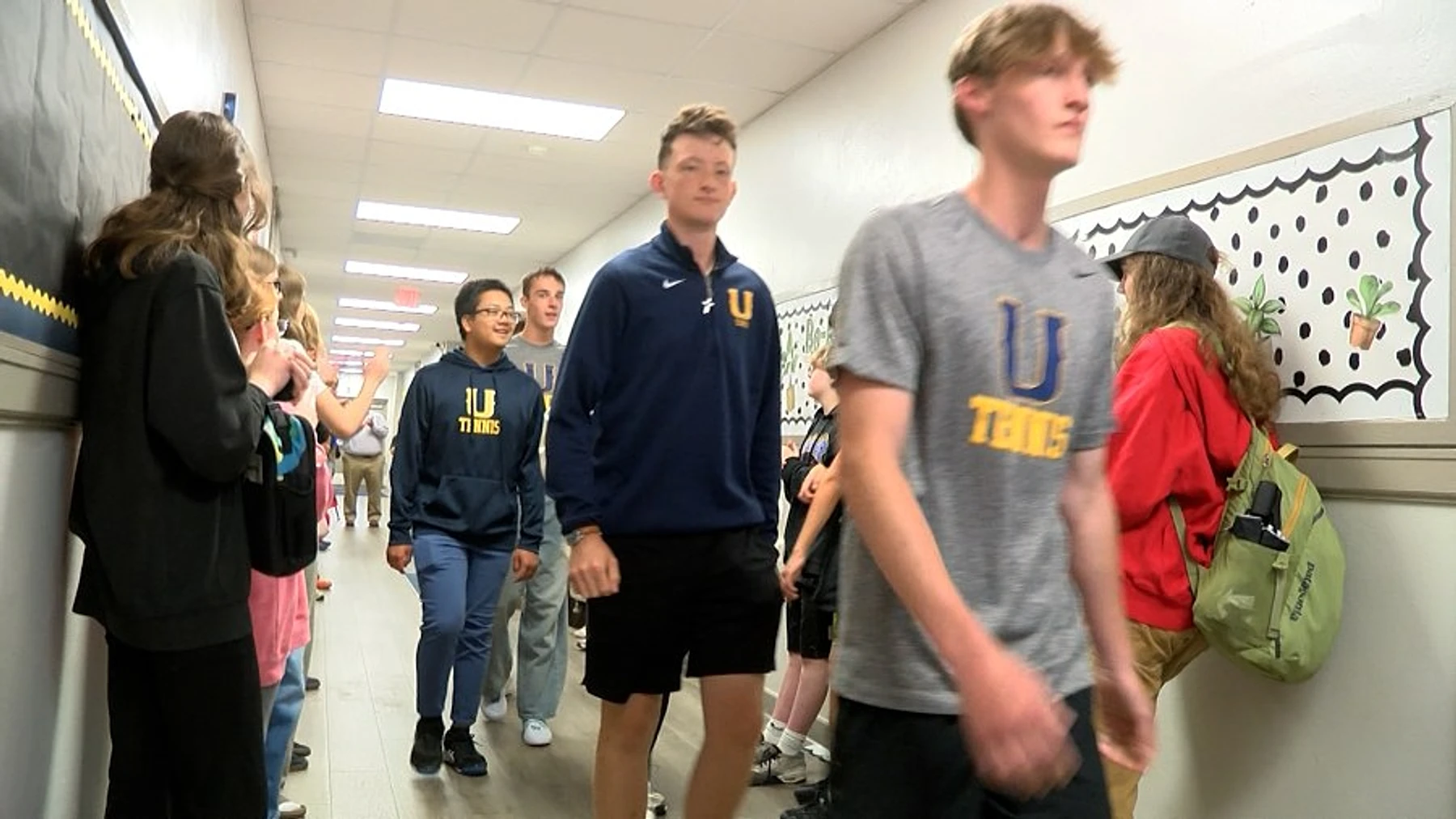 Tennessee High Viking girls and University High tennis teams depart for the state