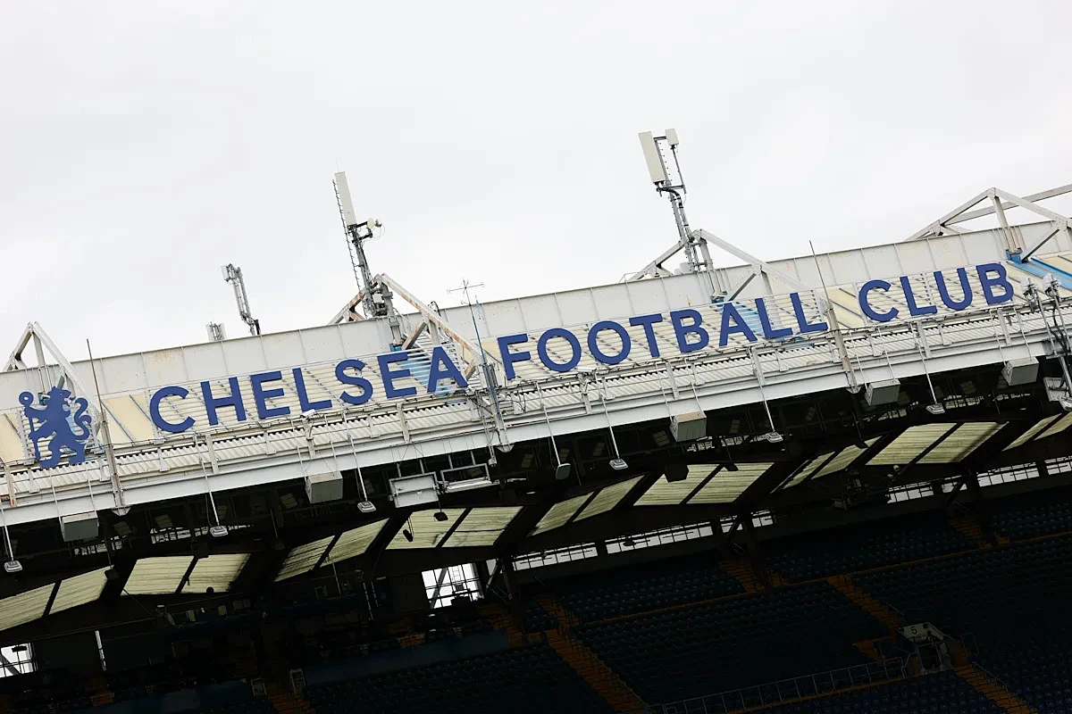 Chelsea make ex-Real boss top target, says paper