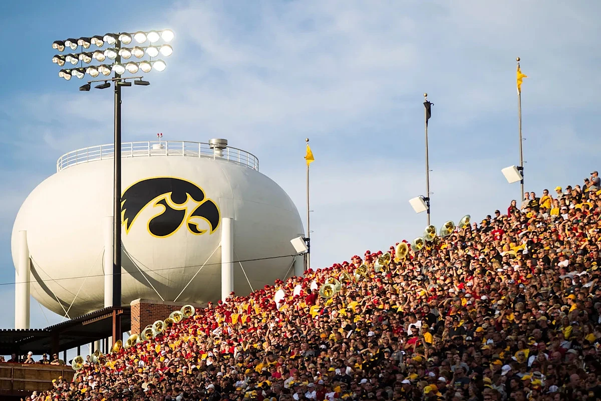 Iowa football WR Tony Diaz may be Hawkeyes' passing game answer