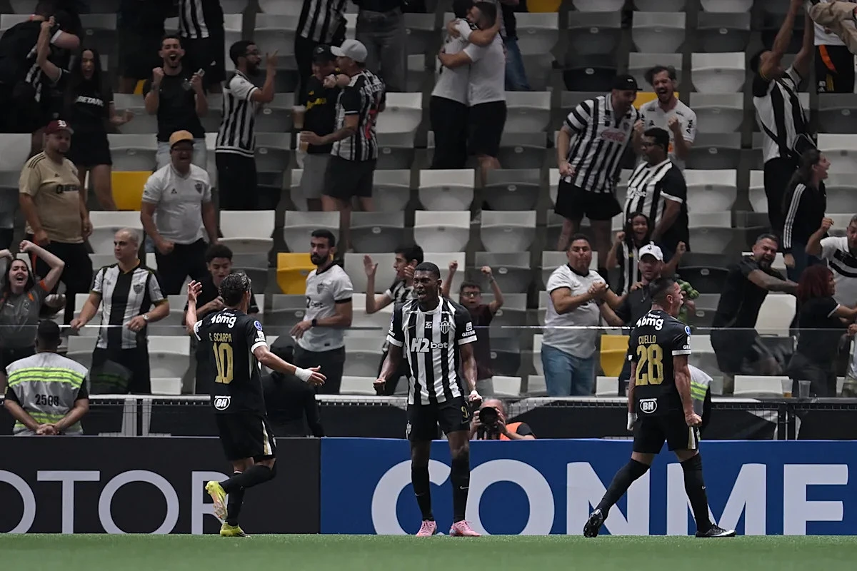 Cassierra matches Atlético-MG's top scorers and eases Hulk exit