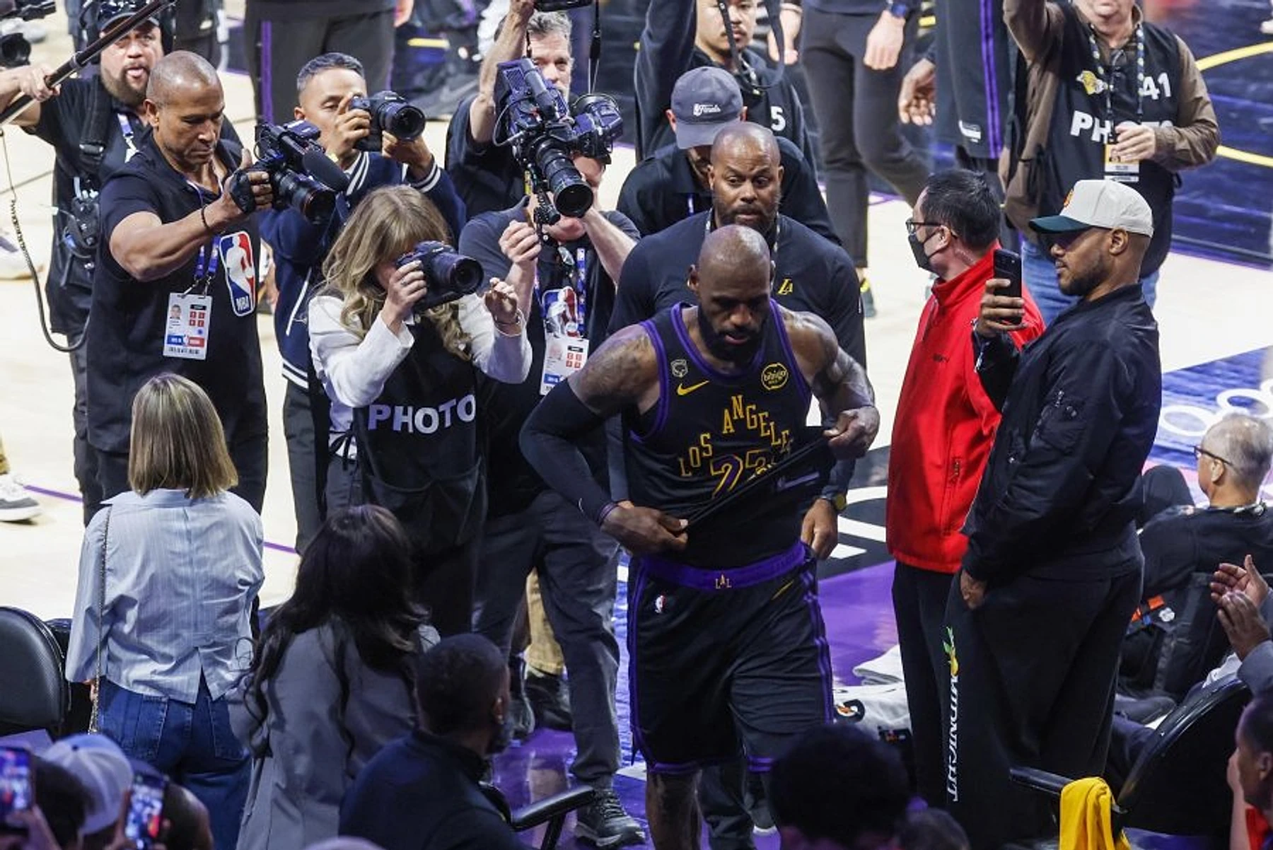 Lakers' LeBron James uncertain of retirement date entering free agency