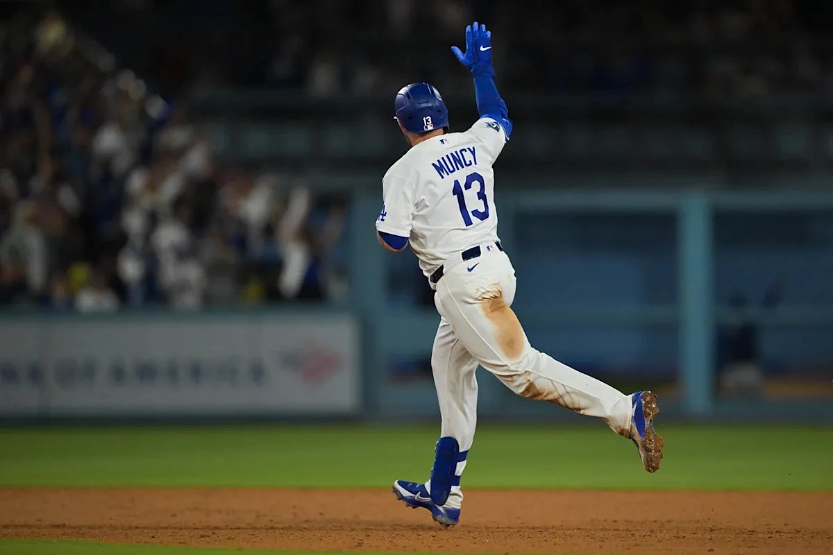 Dodgers notes: Max Muncy, Shohei Ohtani, René Cárdenas