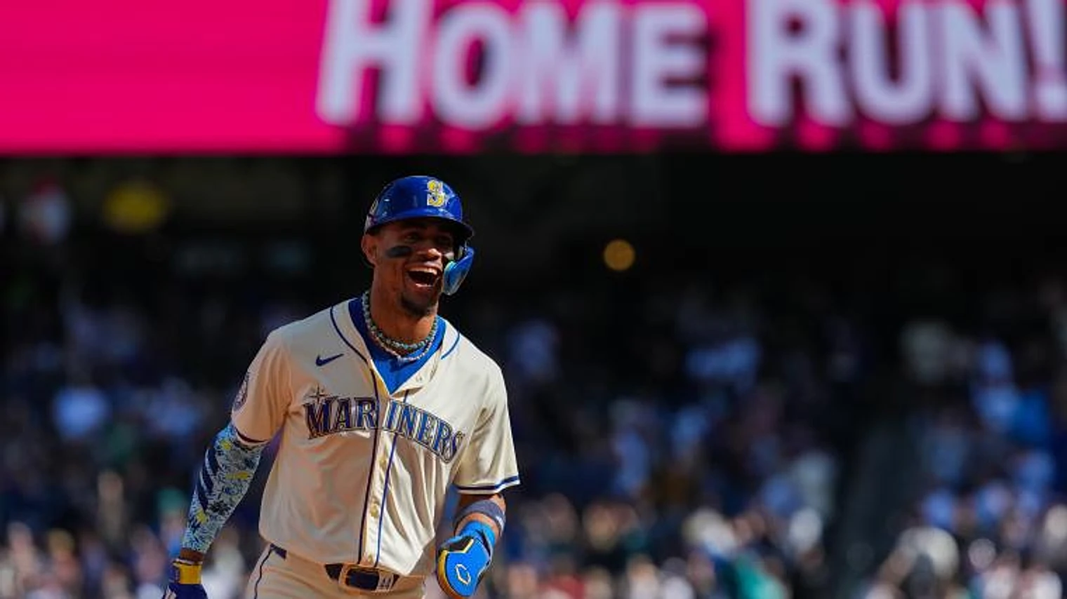 Mariners' Julio Rodriguez powering up, shaking off slow-start history