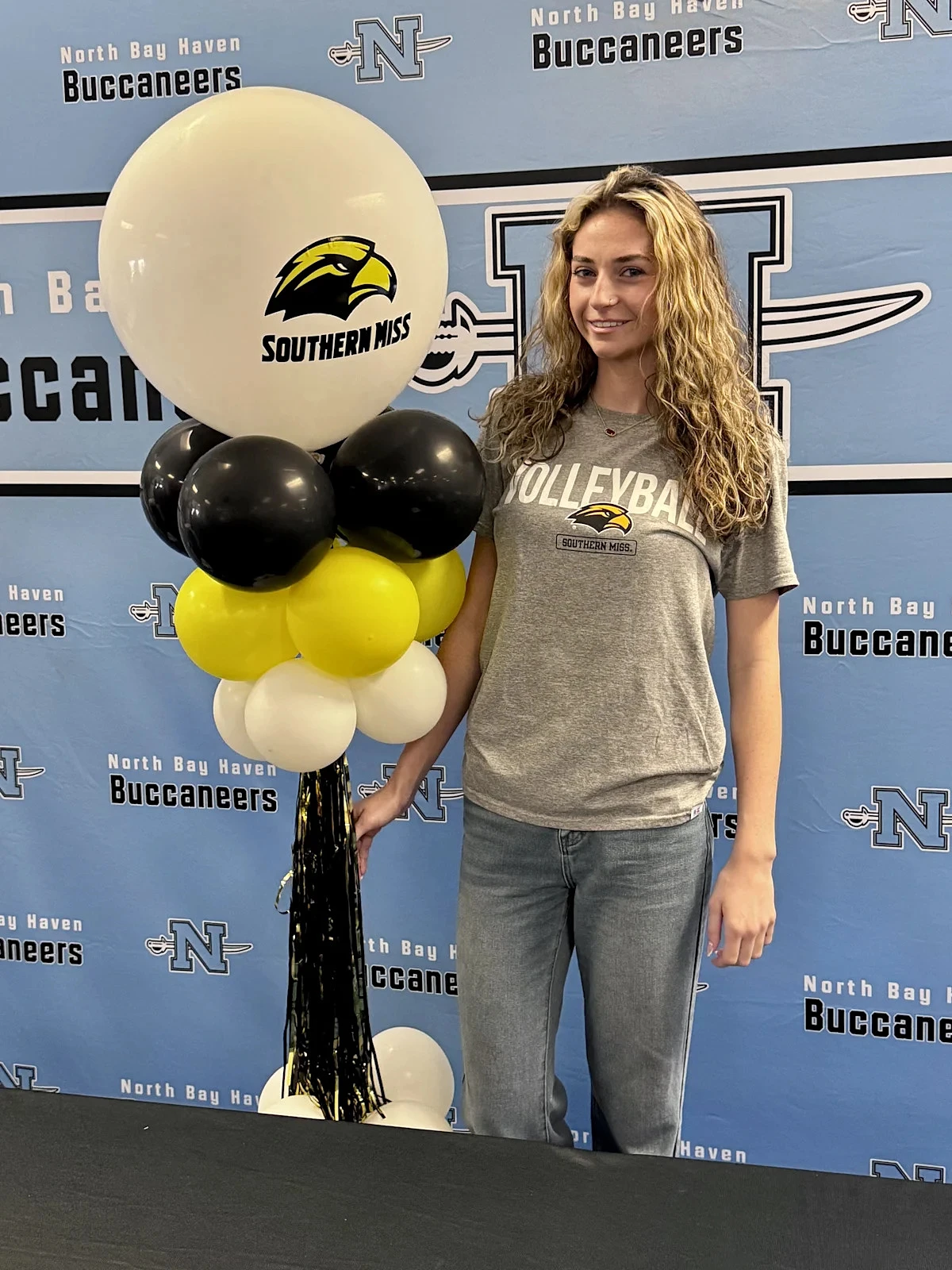 Reese Warren signs to play volleyball at Southern Miss