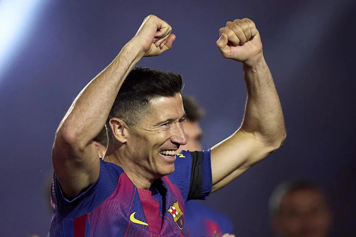 Former Bayern Munich star Robert Lewandowski keeping options open