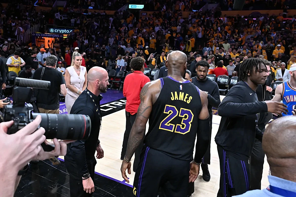 LeBron James only has 2 real options ahead of uncertain offseason