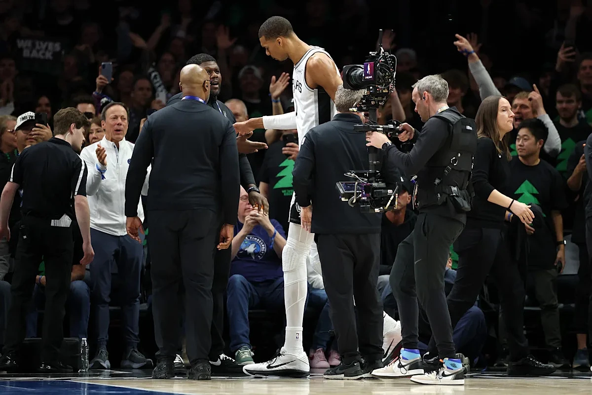 De'Aaron Fox (ankle), Dylan Harper (knee) questionable for Spurs-Wolves Game 5