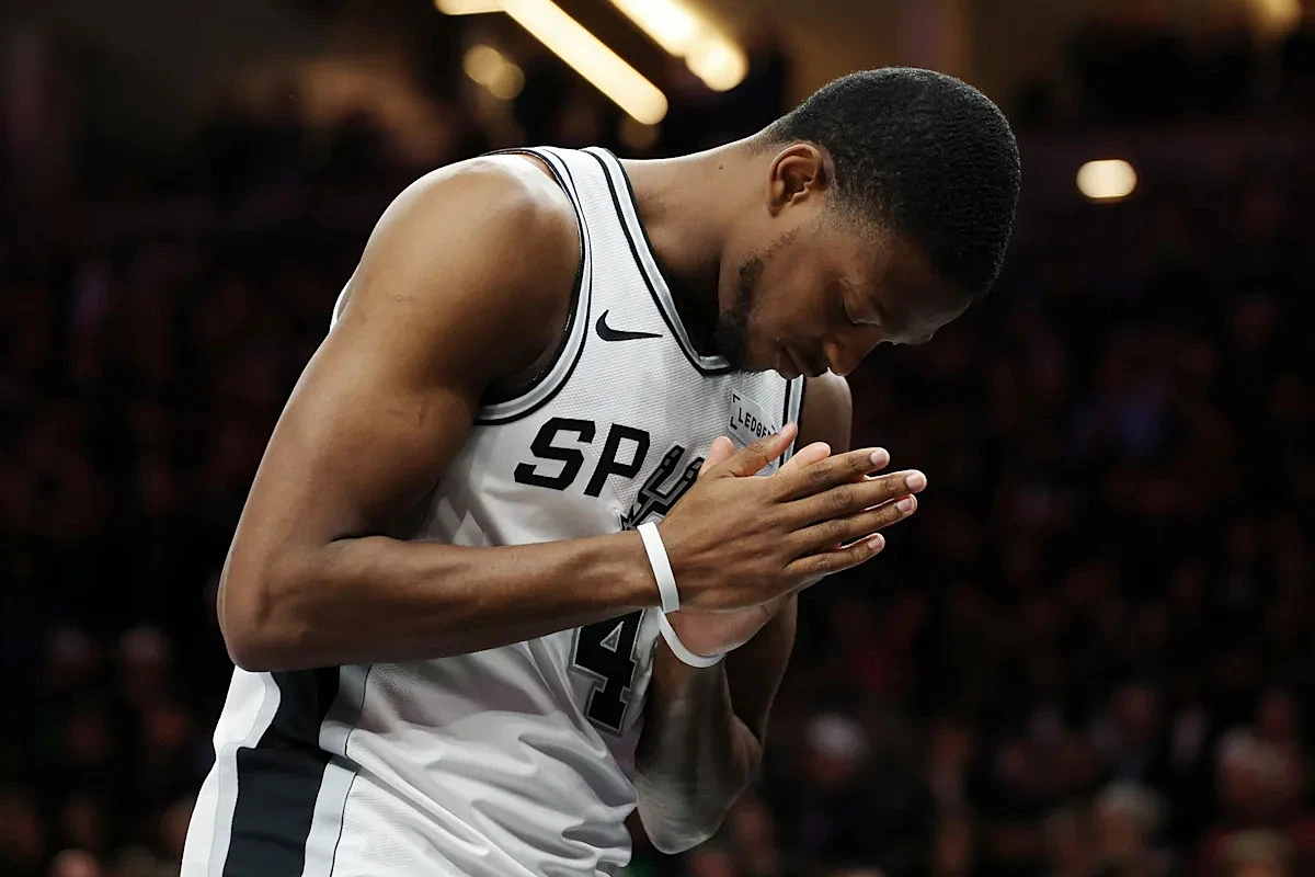 De'Aaron Fox (ankle), Dylan Harper (knee) questionable for Wolves-Spurs Game 5