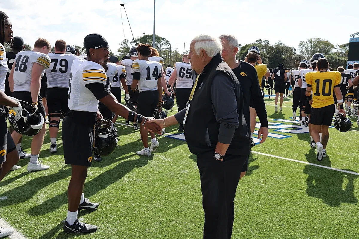 Iowa football adds former Hawkeye Tom Moore to staff