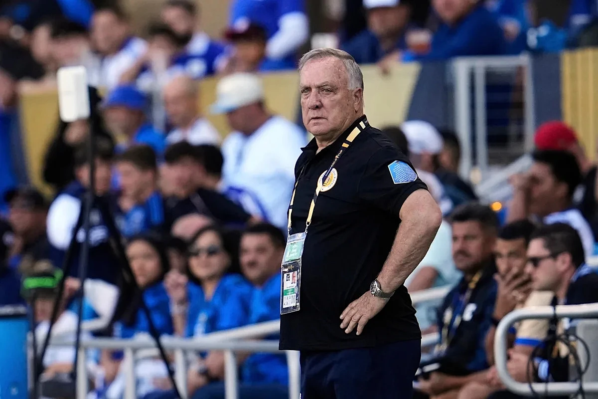 Curaçao rehires Dick Advocaat as coach for the World Cup three months after he resigned
