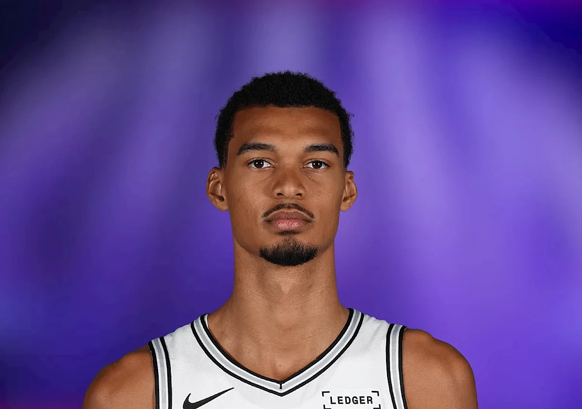 Youngest player in NBA history with 25+ PTS