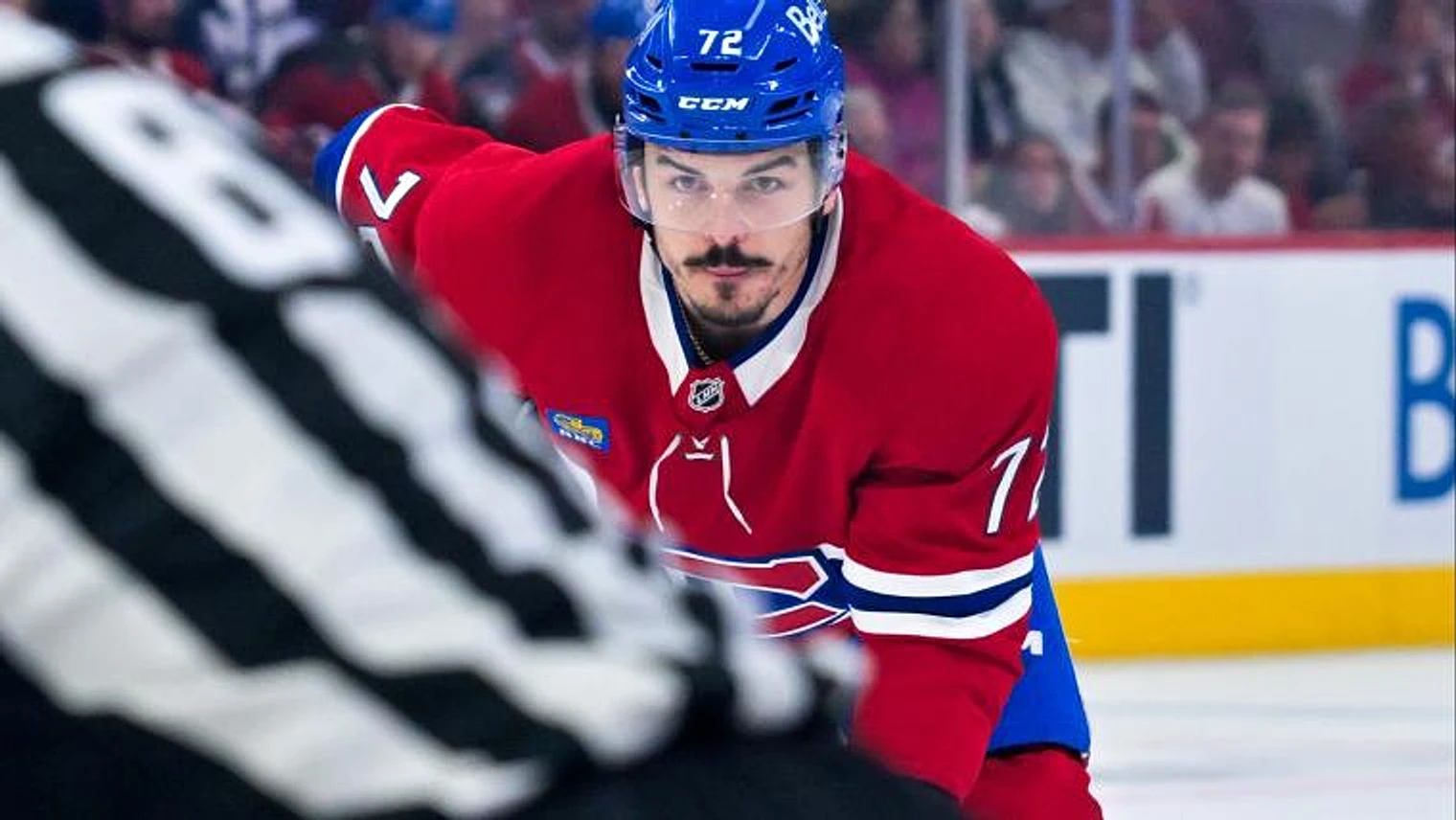 Canadiens' Arber Xhekaj dished out nasty cross-check that no one saw on chaotic play to Sabres' Konsta Helenius