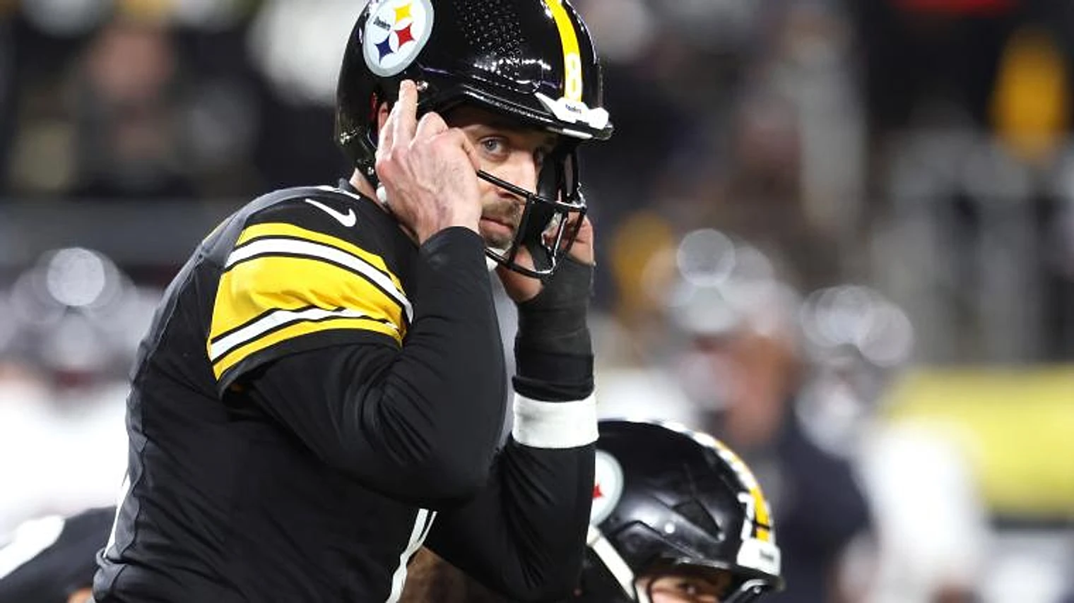 Mike Florio thinks Aaron Rodgers is playing a game of chess with the Steelers