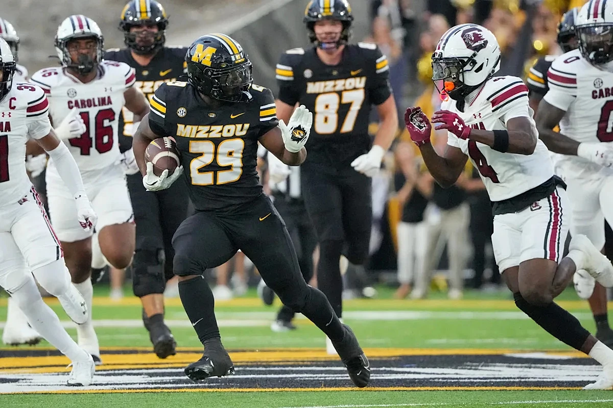 Eli Drinkwitz addresses Ahmad Hardy status at Missouri caravan stop
