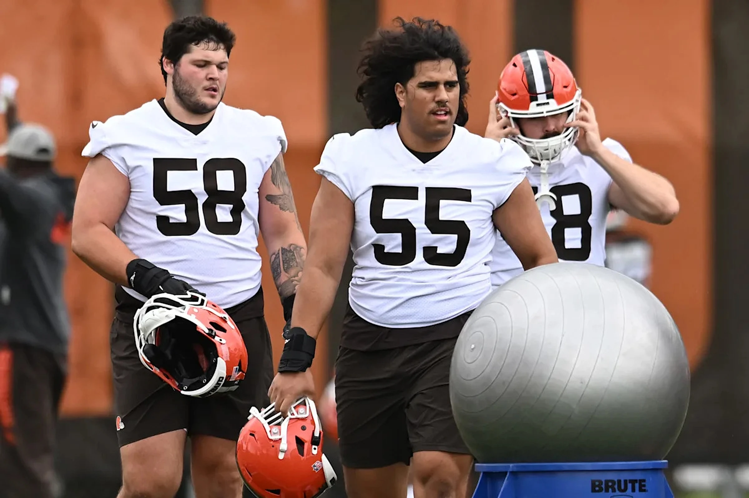 Browns top draft pick gets his chance to throw Guardians' first pitch