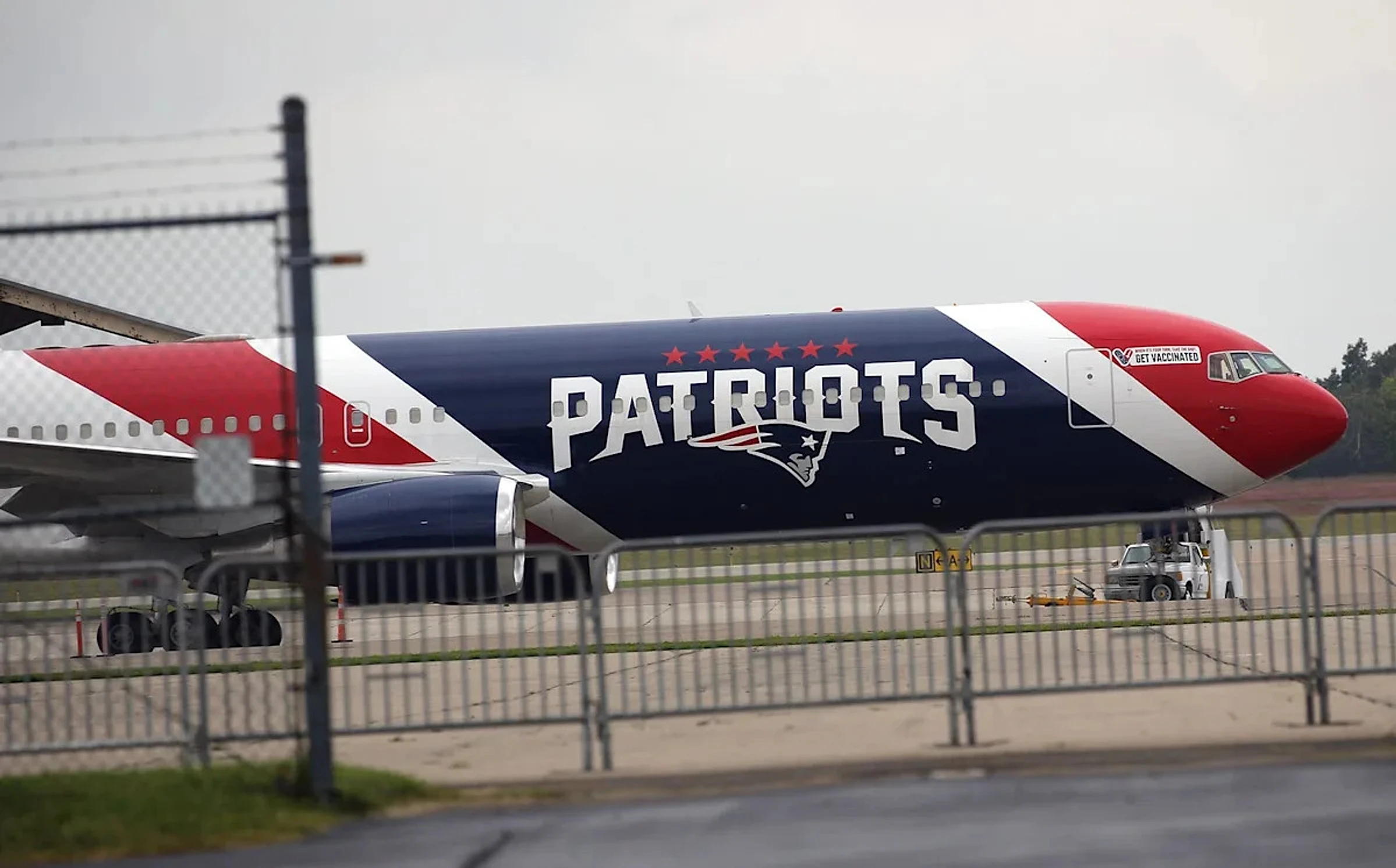 How many miles will each of the 32 NFL teams travel in the 2026 regular season?