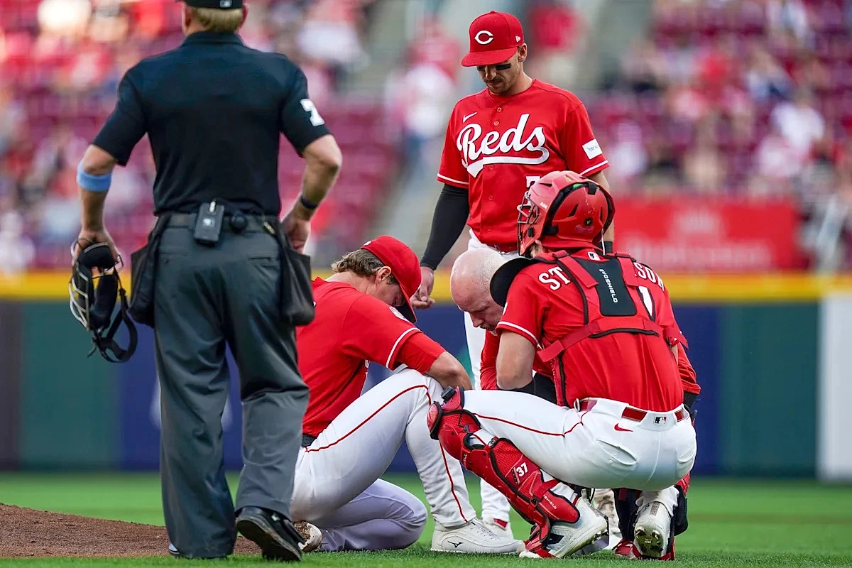 Reds' Brady Singer survives injury scare, expects to make next start