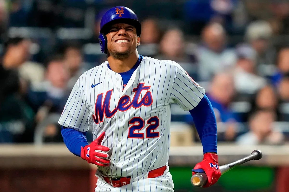 Mets' Juan Soto leaves game after fouling ball off right ankle