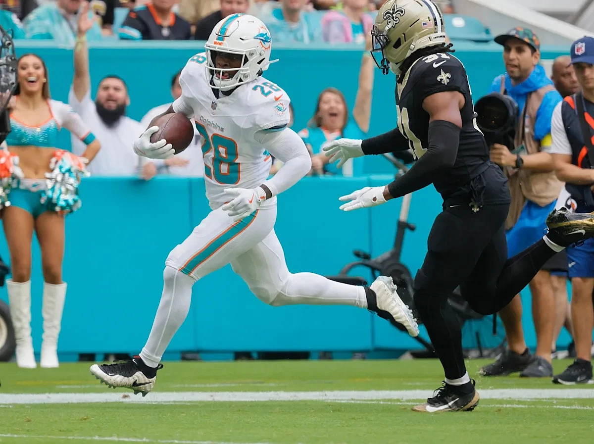 Dolphins agree to contract extension with star RB De’Von Achane