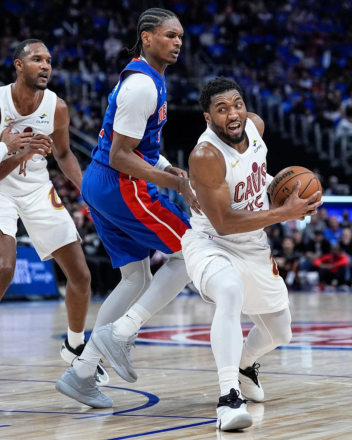 Was Ausar Thompson tripped by Jarrett Allen to end 4th? You decide