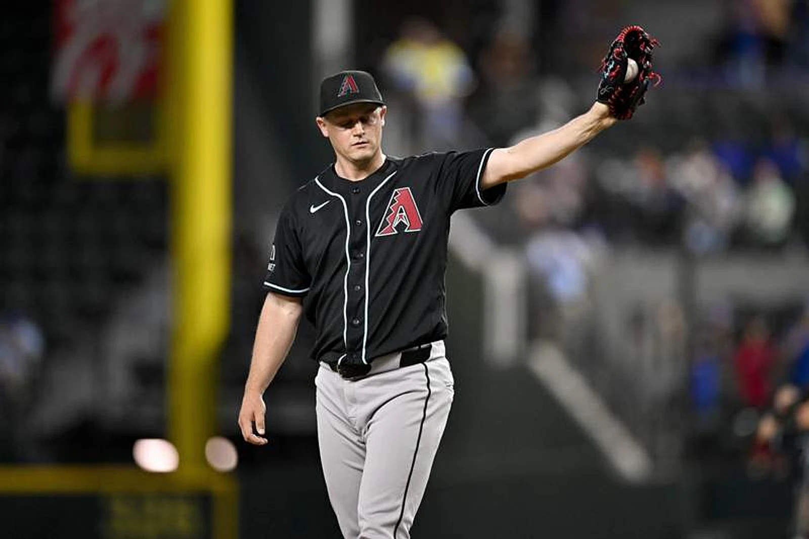 Diamondbacks’ comeback turns to heartbreak as Paul Sewald falters late