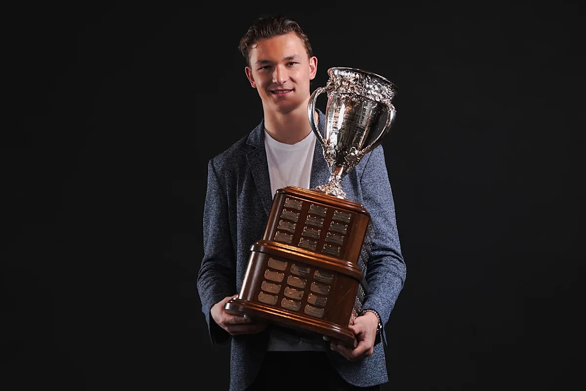 Islanders & Playoff News: Calder surprise, Wild collapse