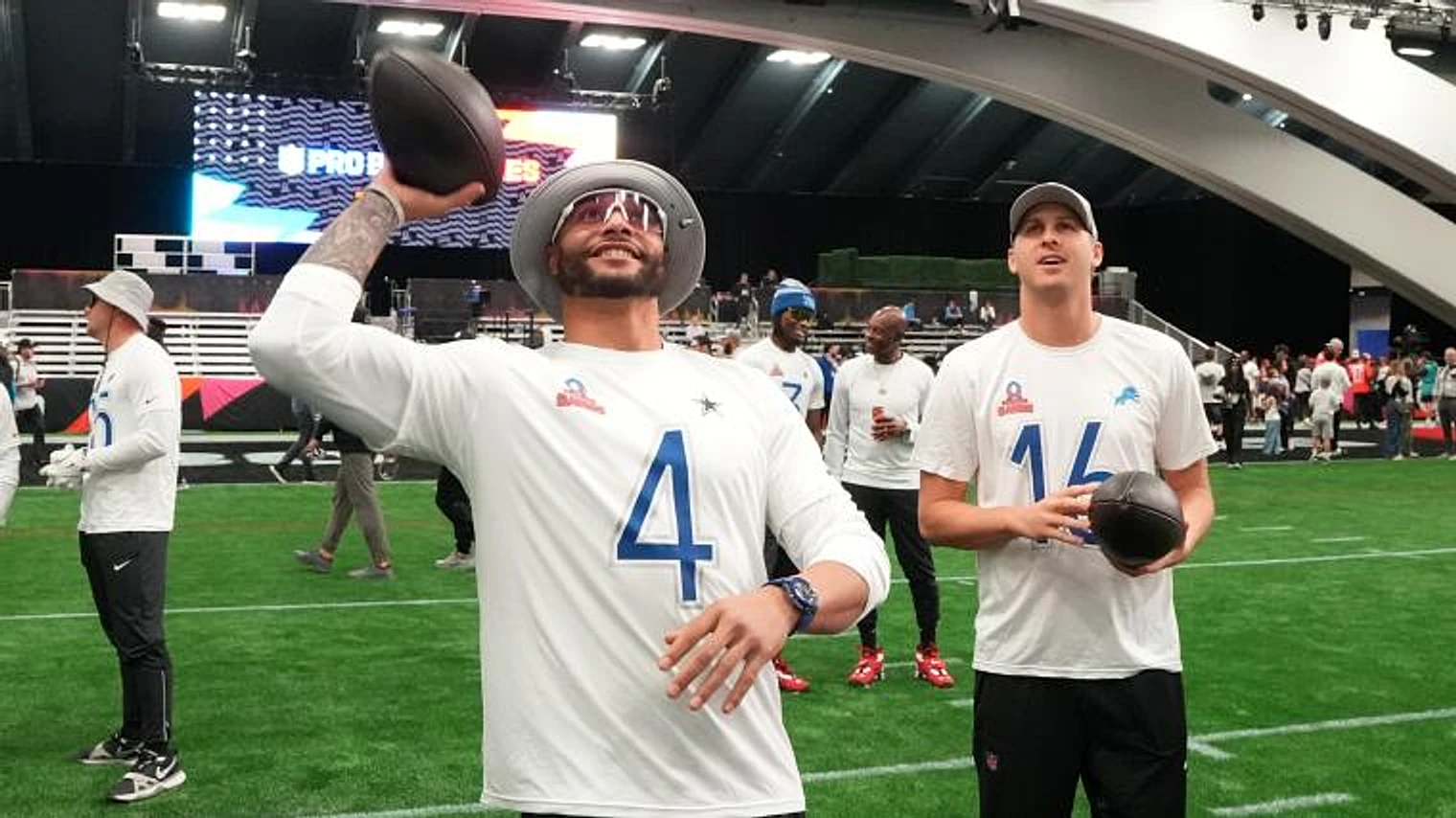 Troy Aikman reveals how Dak Prescott handles CeeDee Lamb and George Pickens