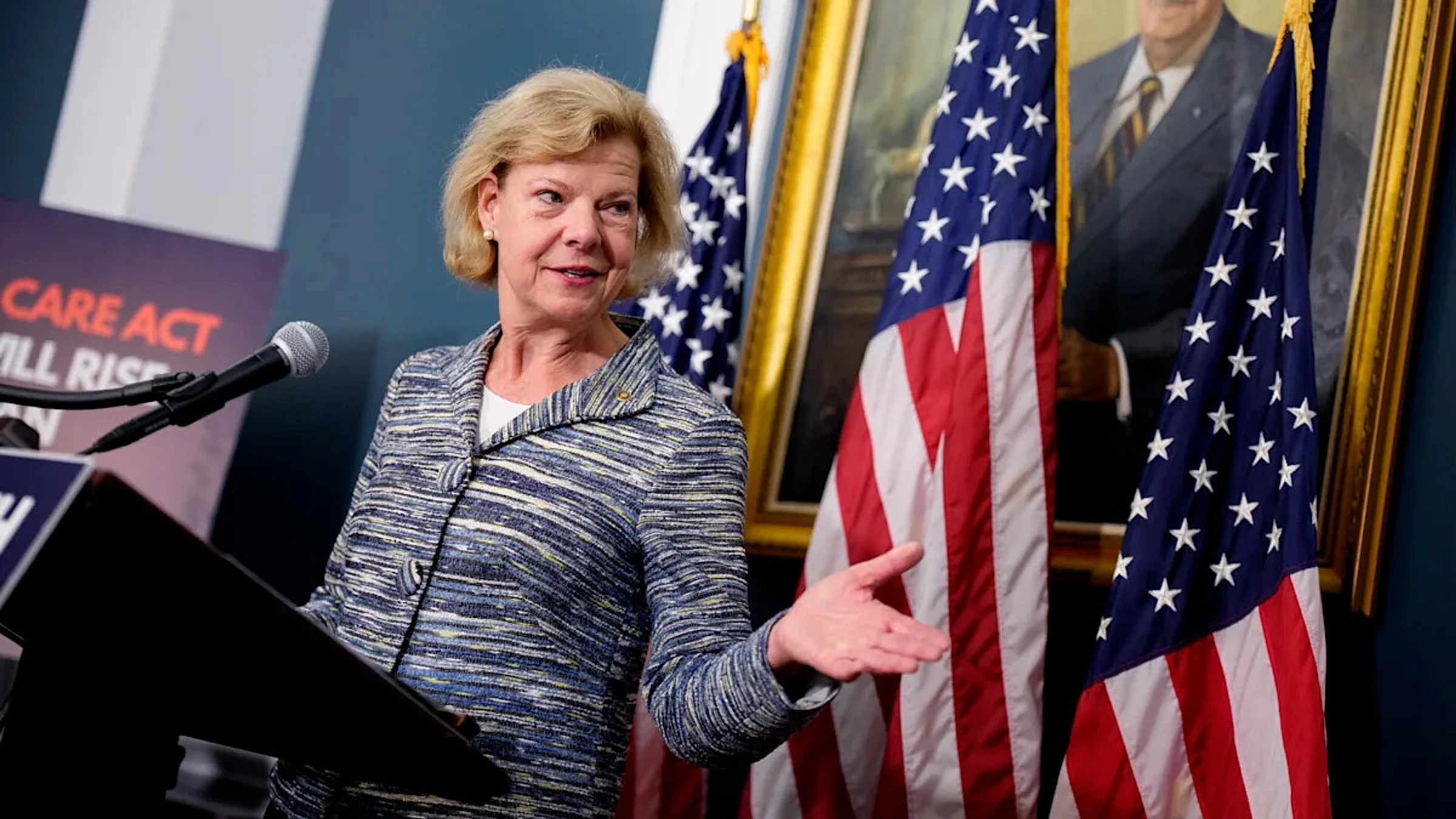 Senator Tammy Baldwin takes issue with Packers Thanksgiving Eve game on Netflix