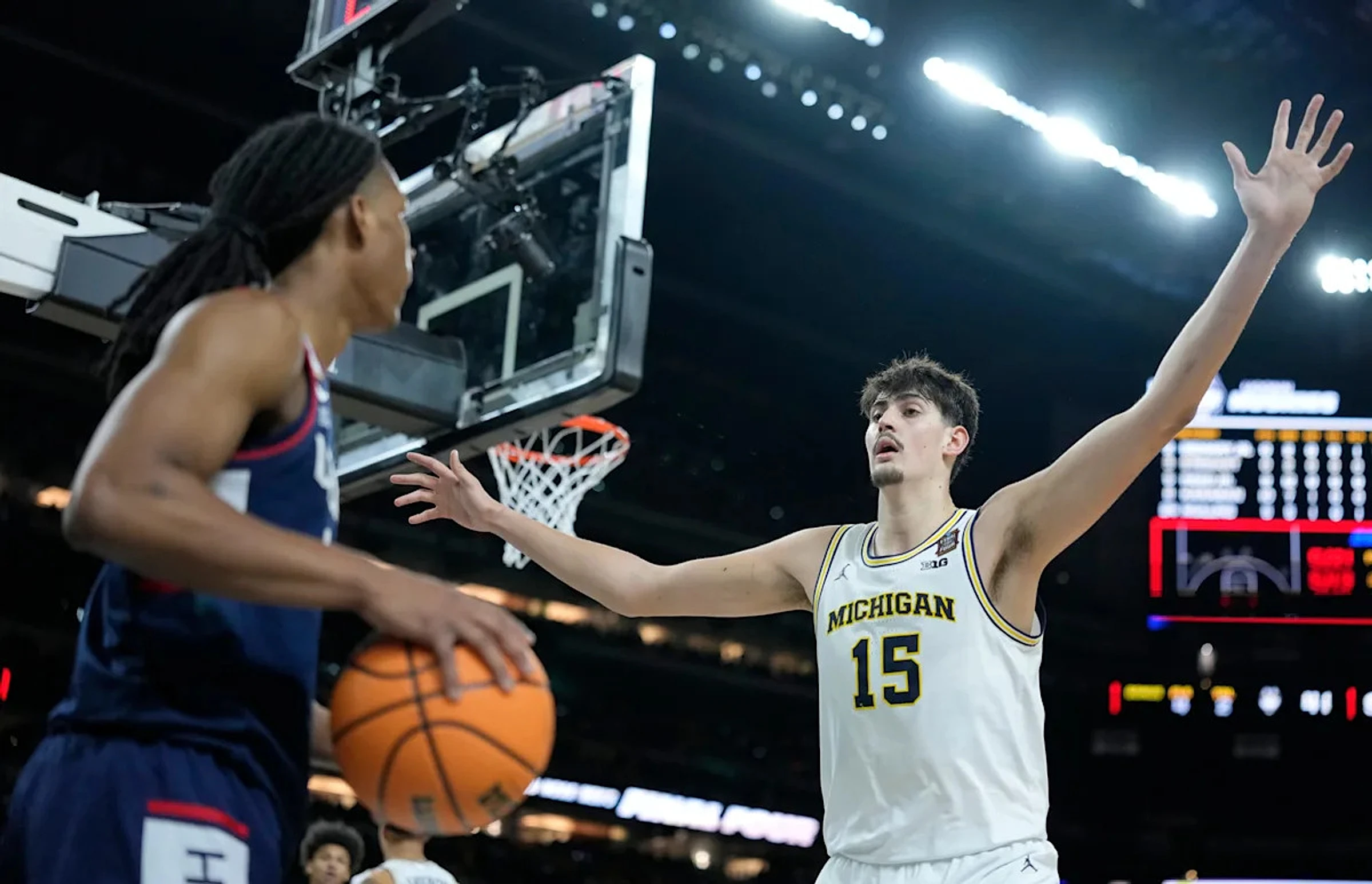 Former UCLA center Aday Mara mocked to the Golden State Warriors
