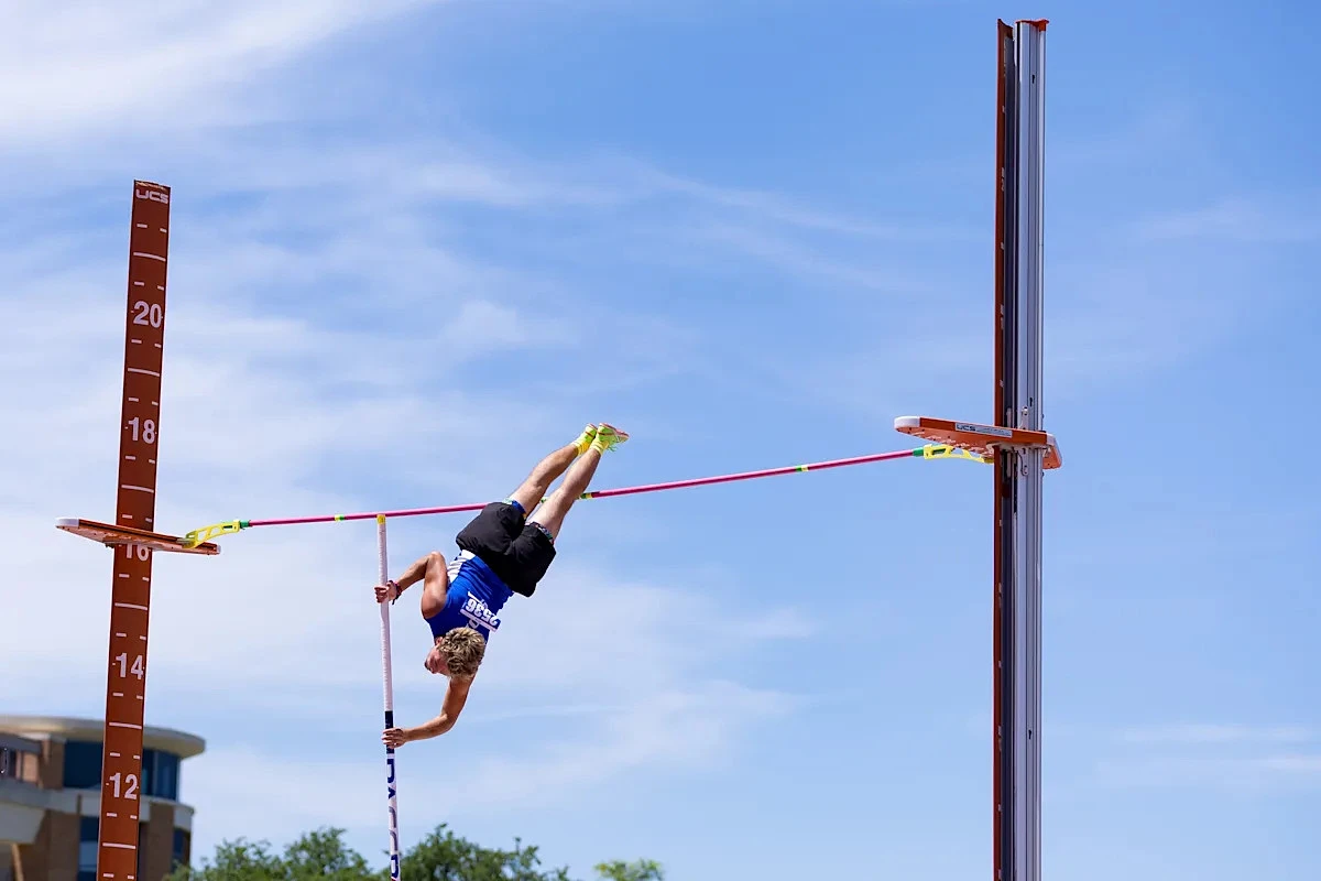 Clint pole vaulter Matthew Portillo fights for UIL track silver medal