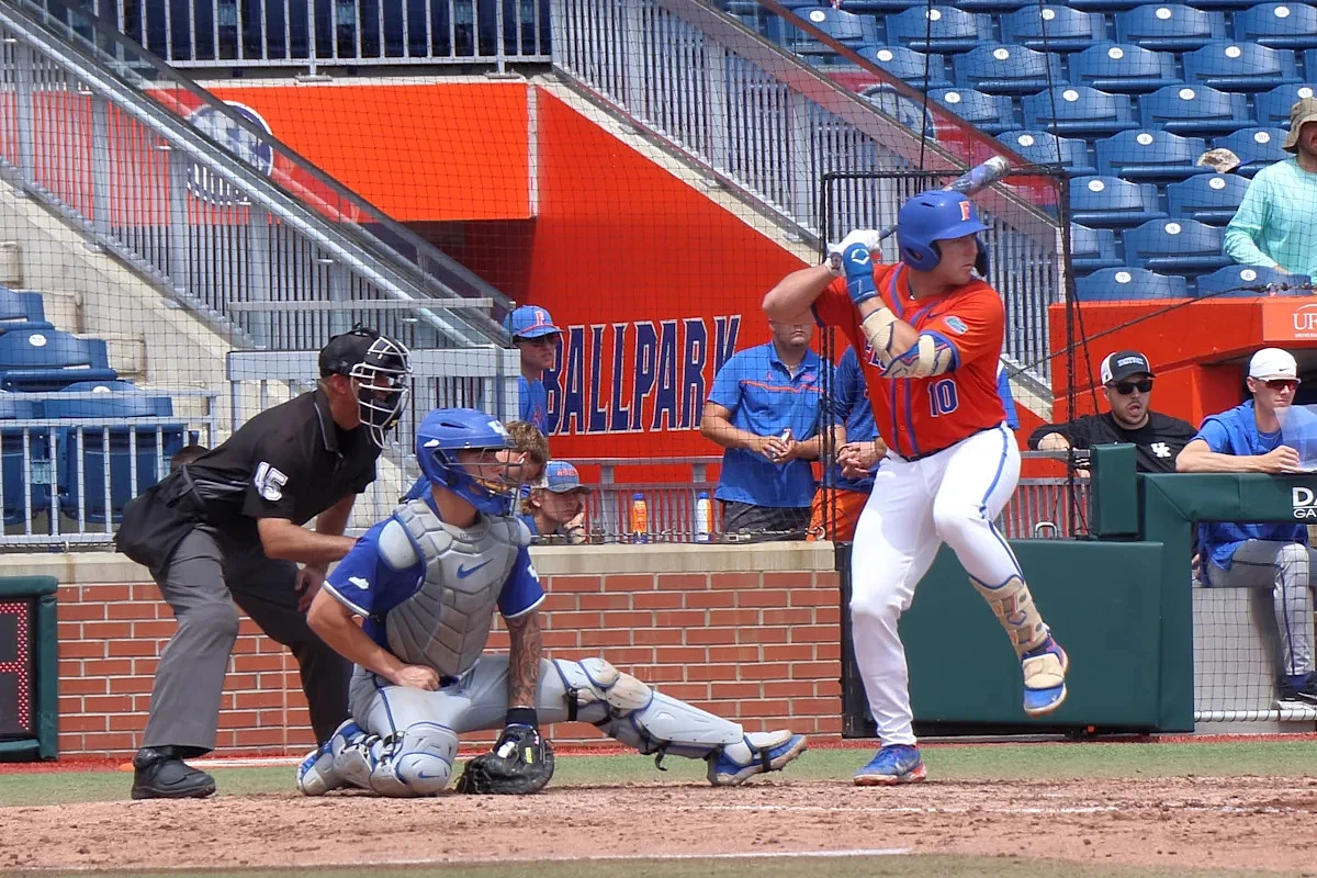 Florida baseball uses 6-run 1st inning to outlast LSU in series opener