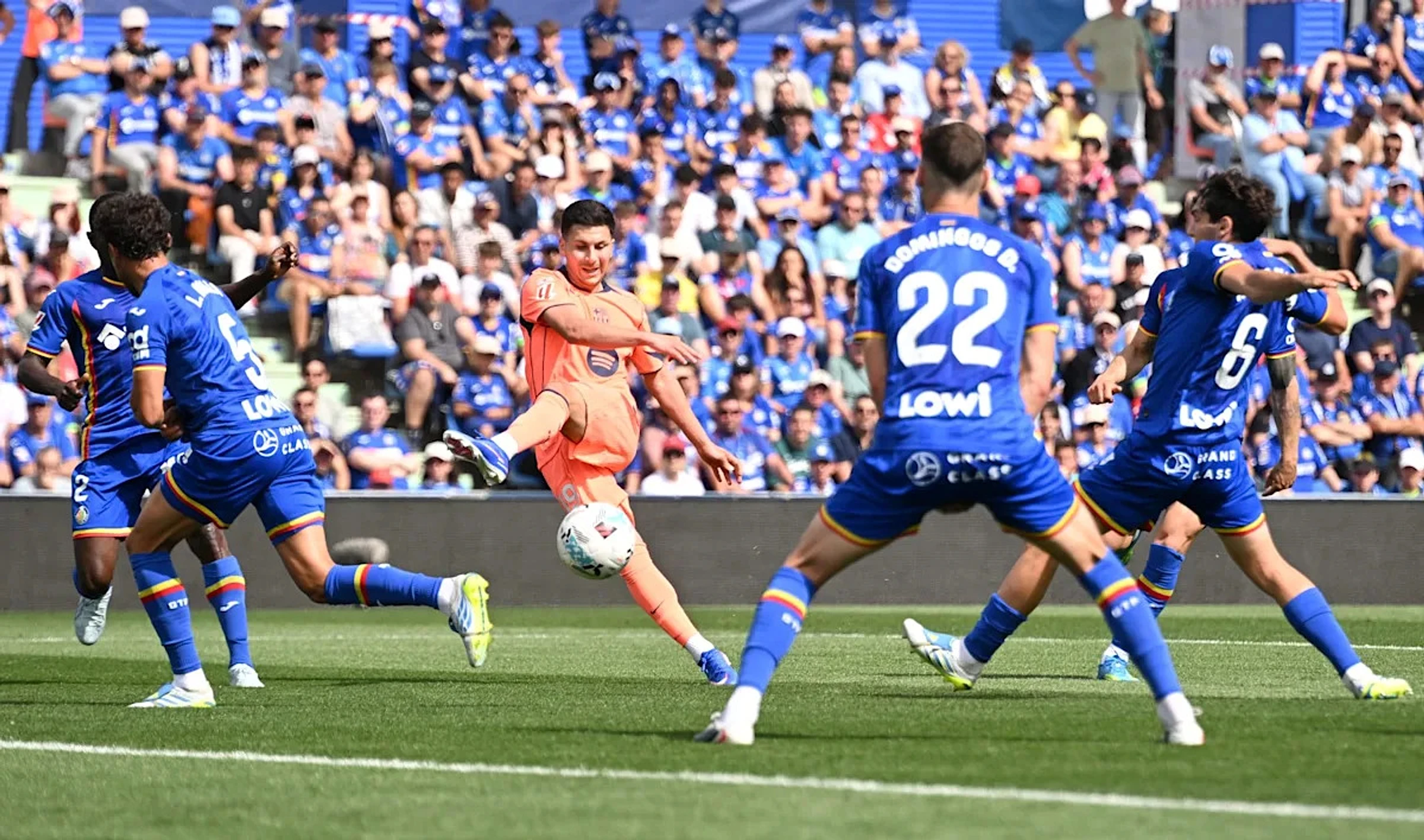 Barcelona seriously considering summer loan for struggling attacker