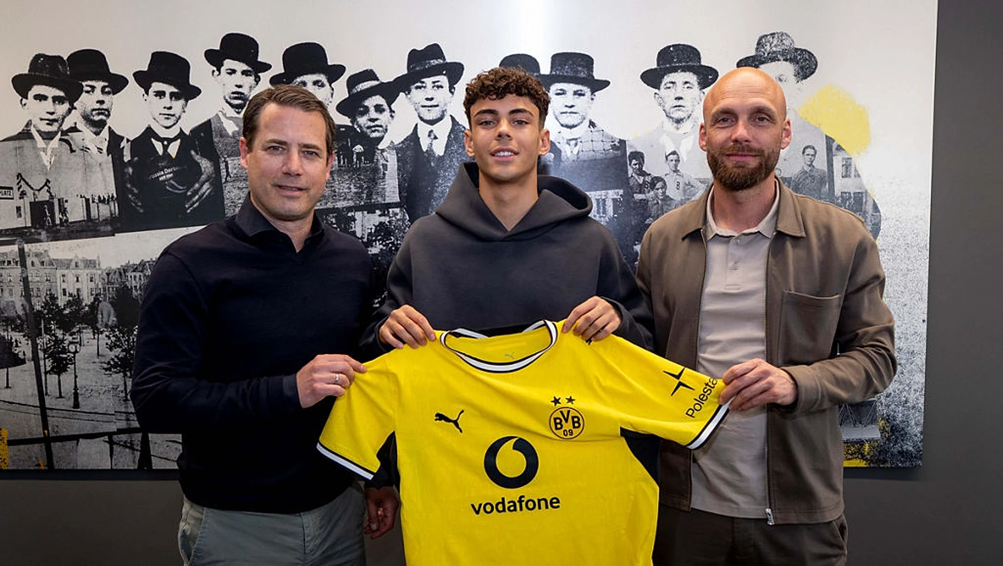 BVB extend Samuele Inacio's contract until 2029
