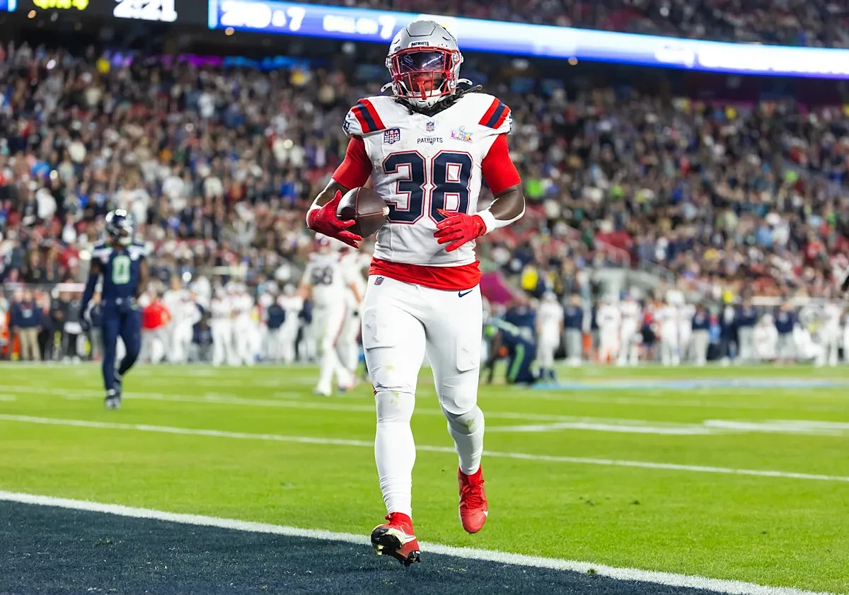 What are Patriots RB Rhamondre Stevenson's 2026 stat projections?
