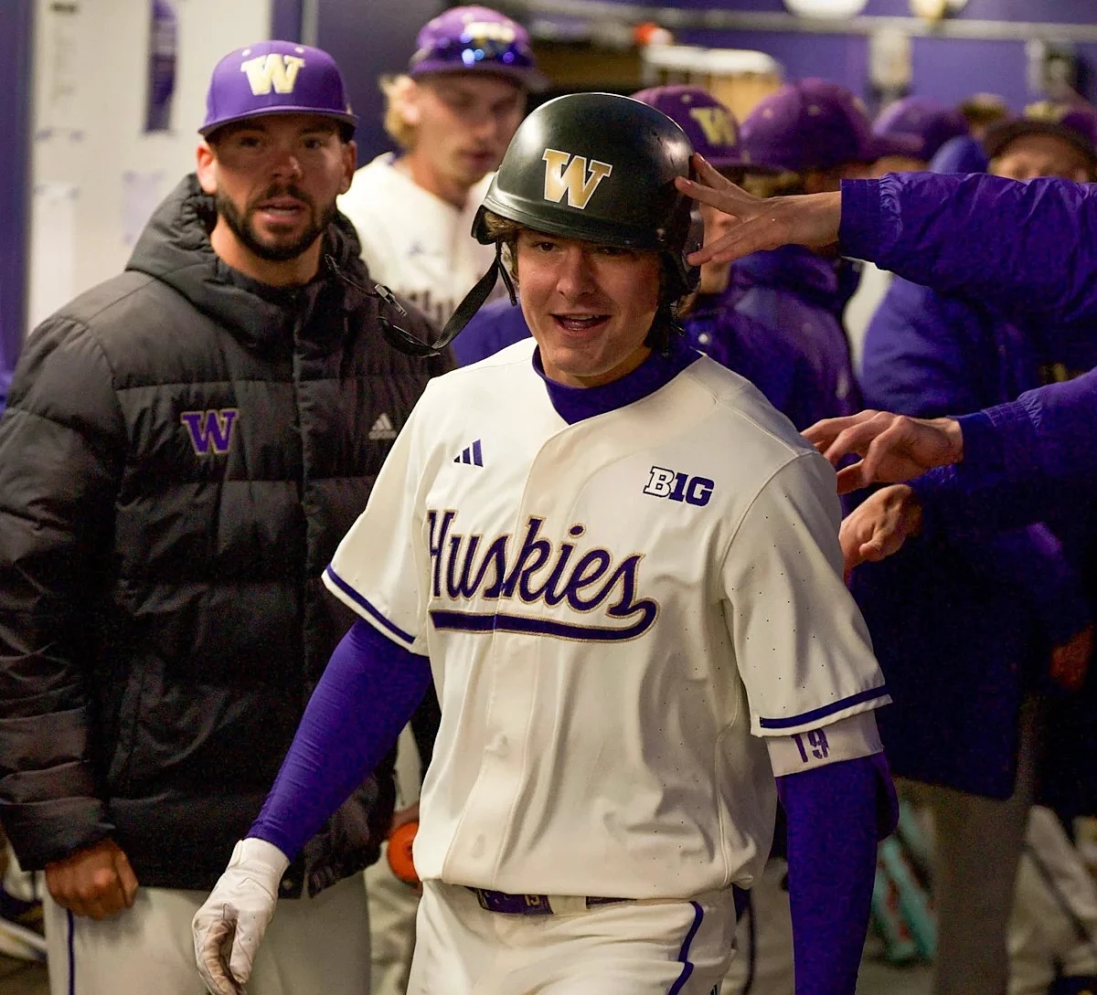 Washington baseball lets late lead slip away in 6-5 loss to No. 1 UCLA