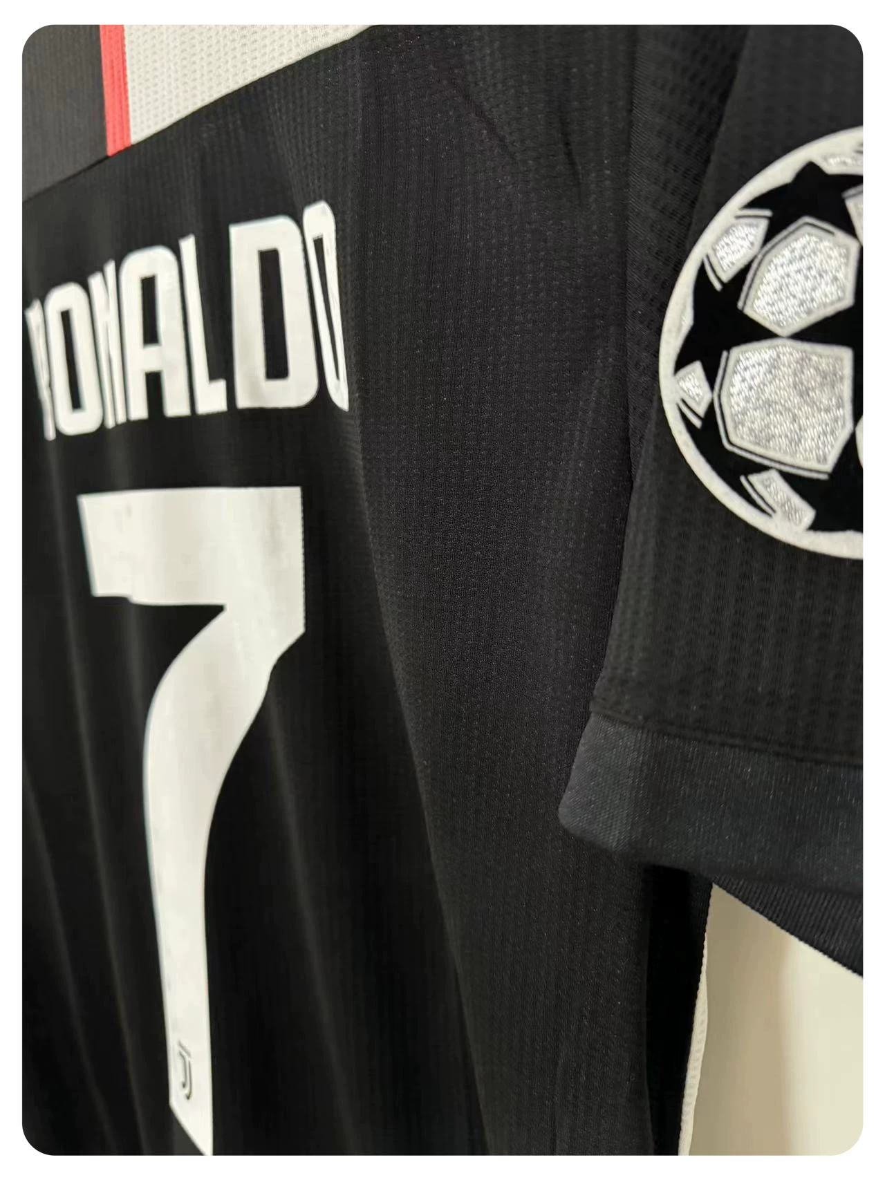 Juventus 19-20 Ronaldo Retro Signed Jersey detail 4