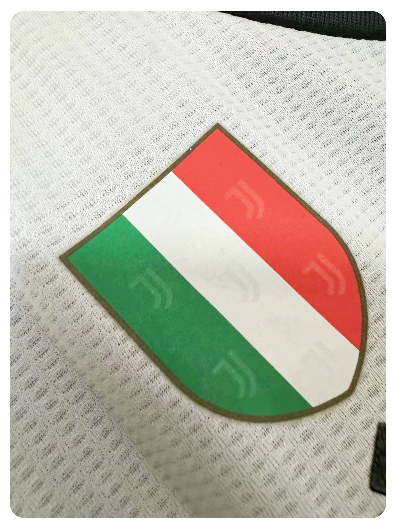 Juventus 19-20 Ronaldo Retro Signed Jersey detail 6