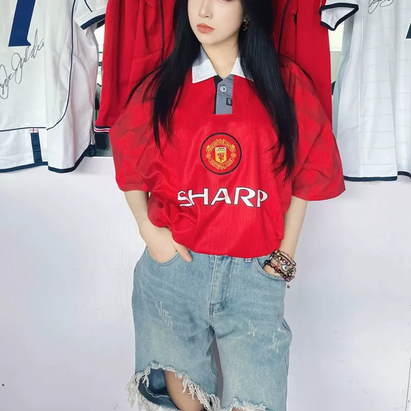 Manchester United Classic Retro Football Jersey - Short/Long Sleeve Customizable detail 17