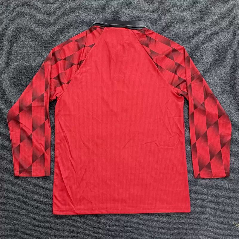 Manchester United Classic Retro Football Jersey - Short/Long Sleeve Customizable detail 19