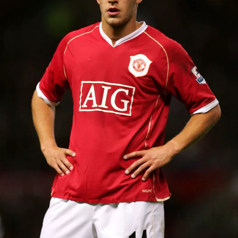 Manchester United Classic Retro Football Jersey - Short/Long Sleeve Customizable detail 4