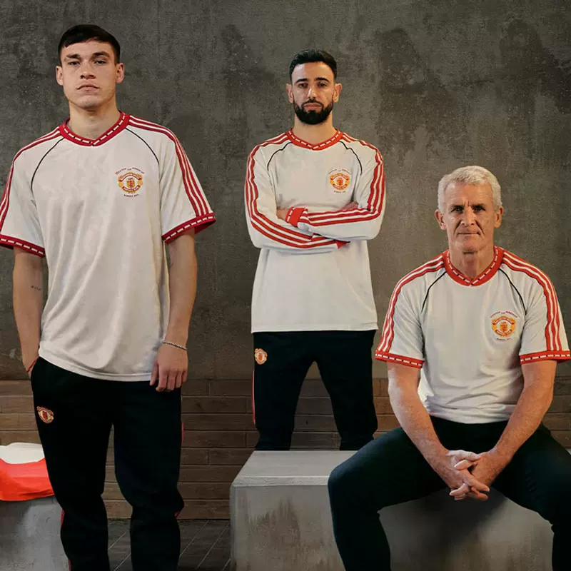 Manchester United Classic Retro Football Jersey - Short/Long Sleeve Customizable detail 9