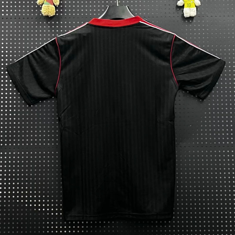 Manchester United Retro Football Jersey - Short/Long Sleeve detail 7