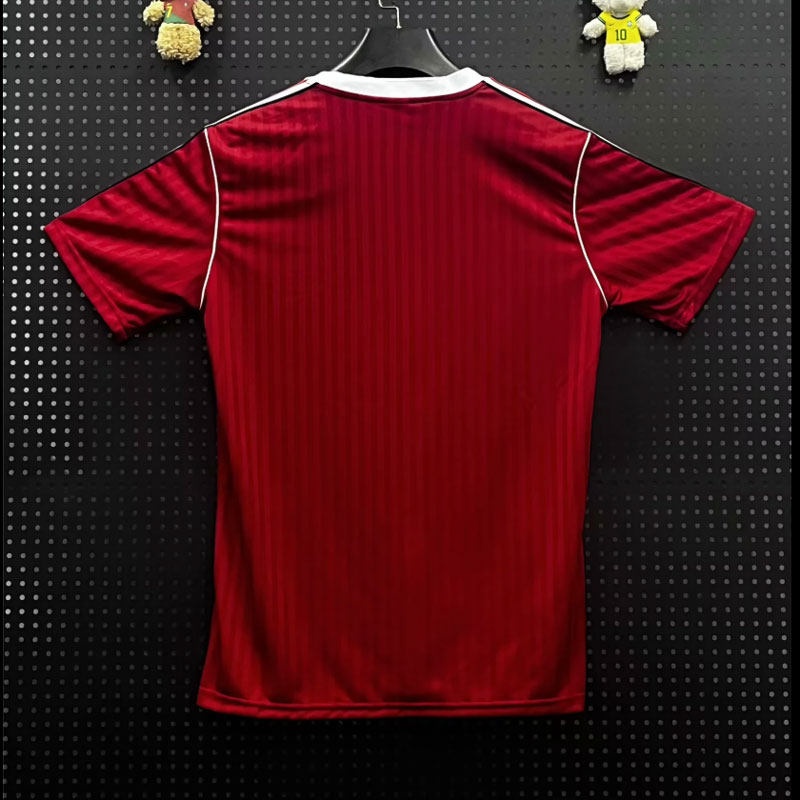 Manchester United Retro Football Jersey - Short/Long Sleeve detail 9