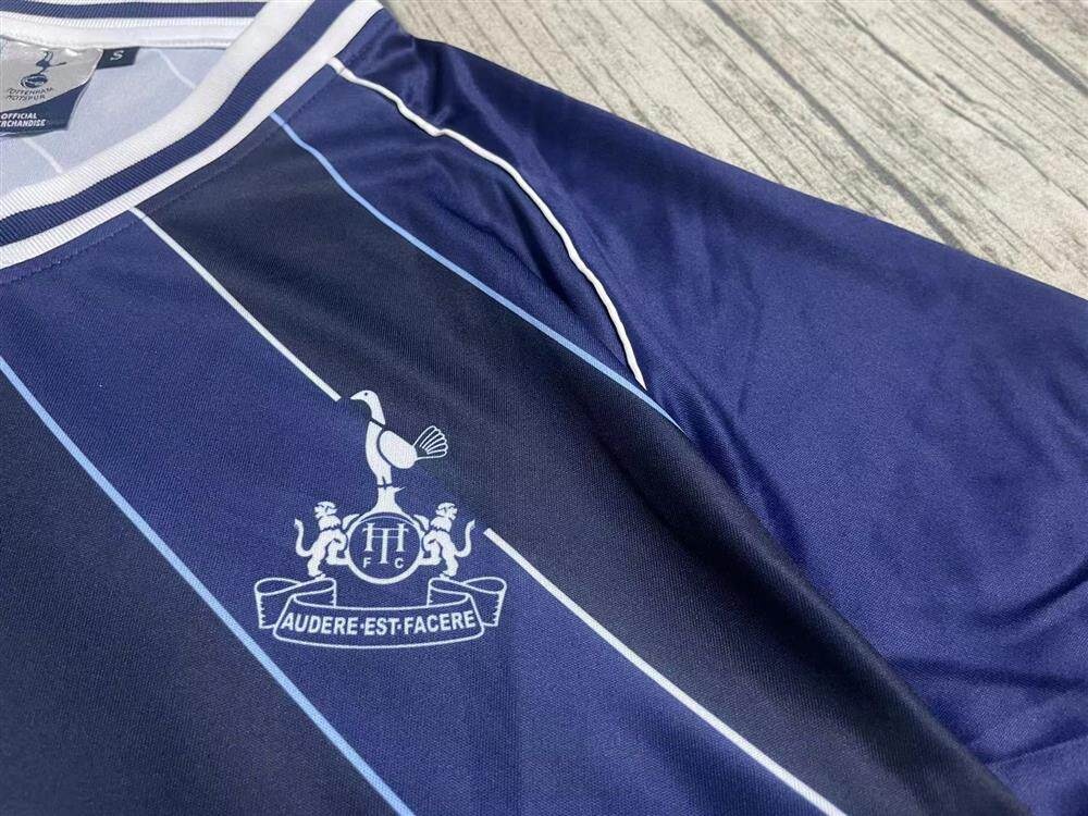 Tottenham Hotspur 1980s Retro Football Jersey detail 14