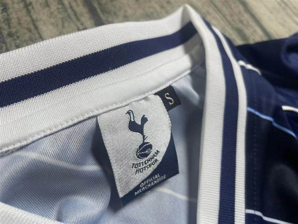 Tottenham Hotspur 1980s Retro Football Jersey detail 18
