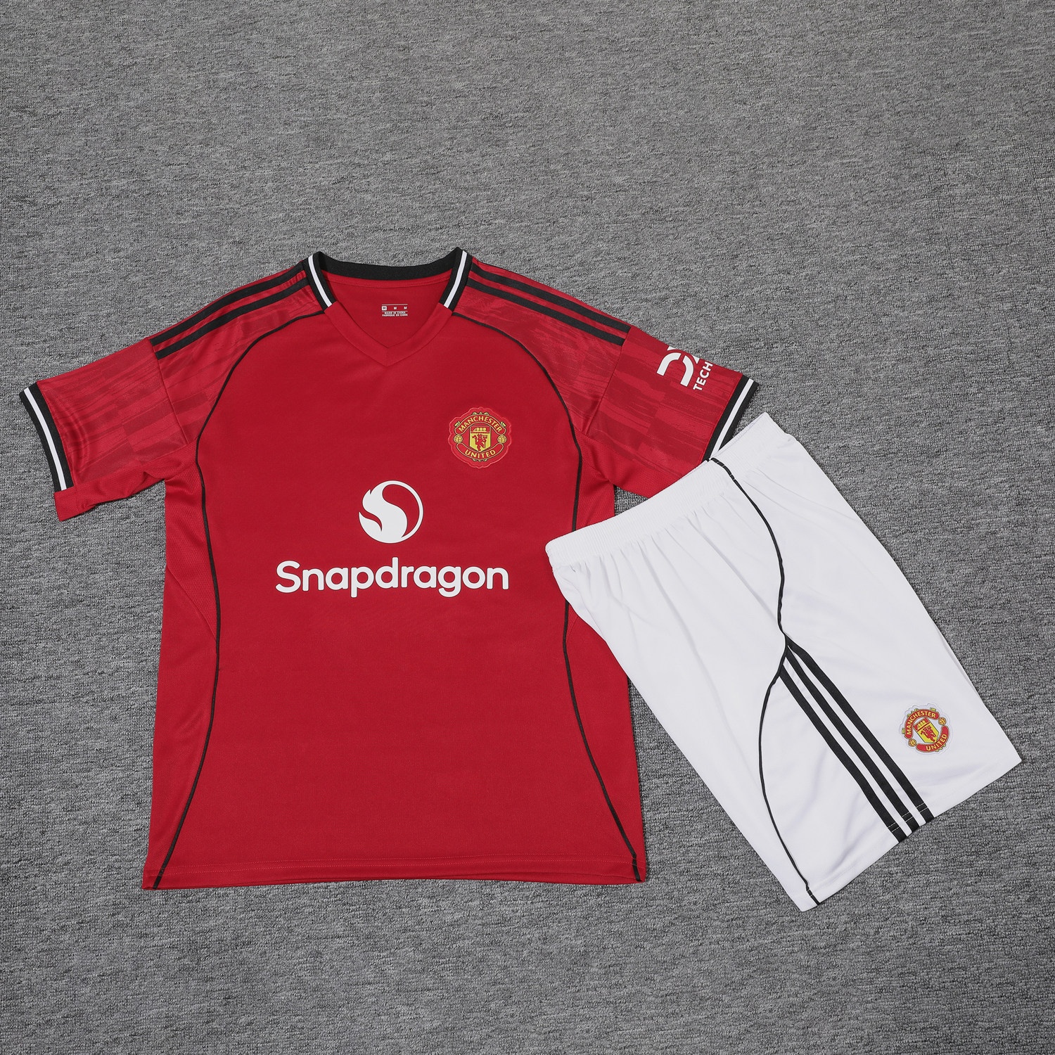 Manchester United 2025/26 Home Jersey Kit - Garnacho 17, Mainoo 37, Ronaldo 7 - Kids Training Set detail 11