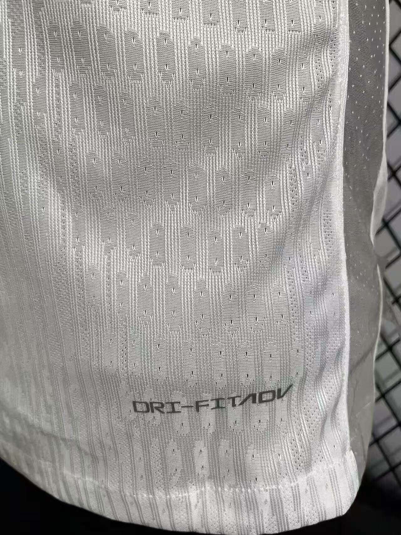 Tottenham Hotspur 25/26 Home Jersey - Van de Ven #37, Son #7 detail 7